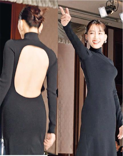 綾瀨遙穿著露背長裙出席新片記者會，擺出特務開槍姿勢，網民大讚性感有型。