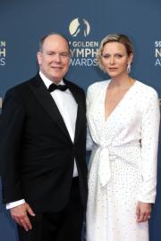 2019年6月18日，摩納哥元首阿爾貝二世親王（左）與妻子維特斯托克（右）出席第59屆Monte-Carlo Television Festival。（法新社）