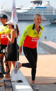 2018年6月17日，摩納哥王妃維特斯托克參加水上單車比賽（Riviera Water Bike Challenge）（法新社）