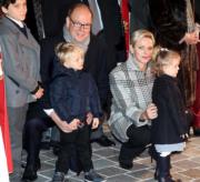 2018年1月26日，摩納哥元首阿爾貝二世親王、妻子維特斯托克、愛兒Jacques小王子、愛女Gabriella小公主 (法新社)