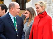 2017年12月20日，摩納哥元首阿爾貝二世親王 (左) 與妻子維特斯托克 (右) 出席聖誕活動。(法新社)