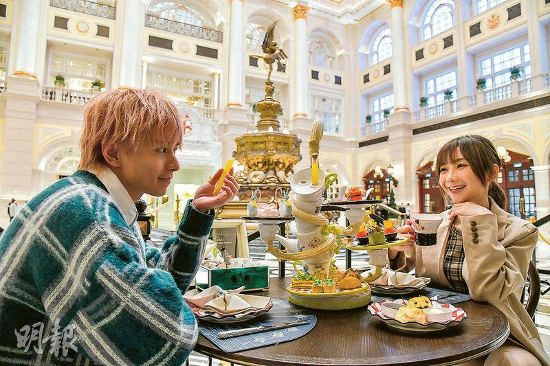 邱吉爾餐廳以《愛麗斯夢遊仙境》為靈感，創作出夢幻的「奇幻仙境下午茶」，逢周五至日及公眾假期，下午3至5時供應。（528澳門幣／2位）（黃志東攝）