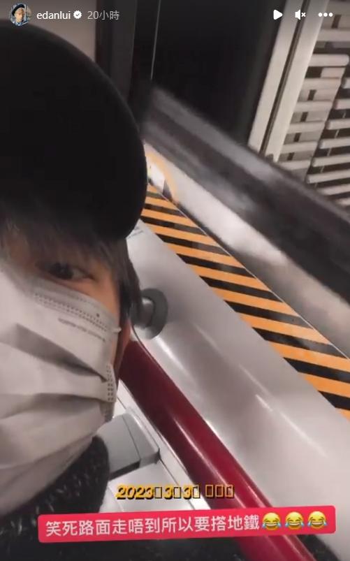 呂爵安戴上口罩和Cap帽坐地鐵，站在近車門位置。（呂爵安Ig圖片）