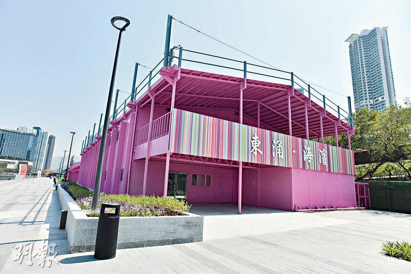 搶眼建築--顏色搶眼的建築物是東涌社區聯絡中心新翼。（黃志東攝）