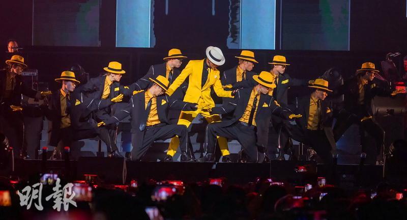 郭富城穿上黃黑「失憶」西裝演繹《著迷》招牌舞步。（大會提供）