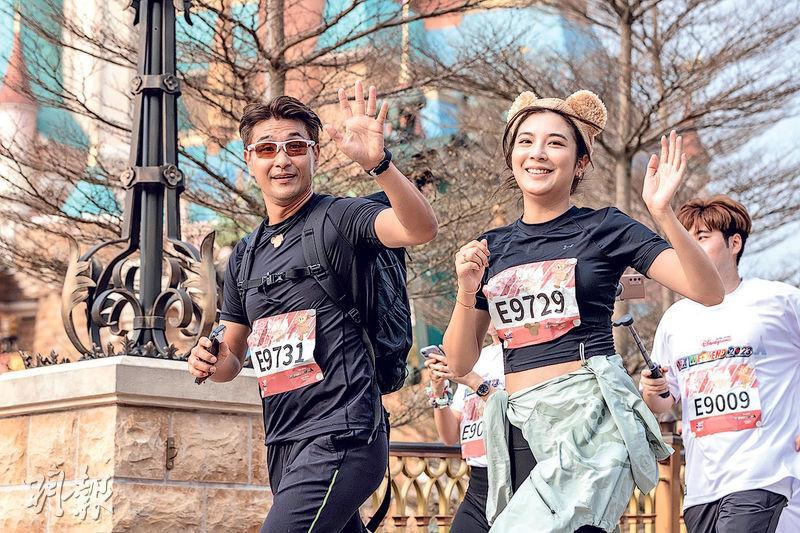 陳展鵬（左）與單文柔（右）盼明年帶女兒一起參與跑步活動。