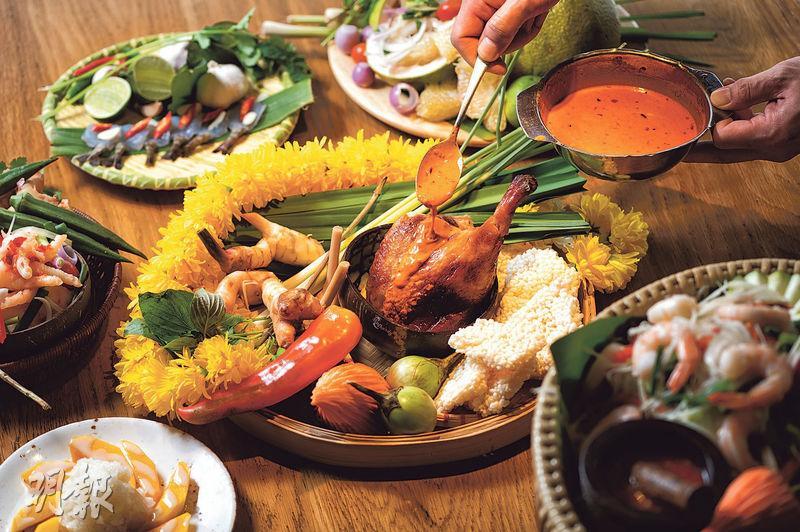 「泰」滋味自助餐——為慶祝泰國傳統新年，PLAYT推出「泰」滋味復活節自助餐，以新鮮食材、香料炮製正宗泰國特色美食，包括泰式燒鴨燴紅咖喱（中）、泰式蝦刺身、泰式鮮蝦青木瓜沙律等。（朱安妮攝）