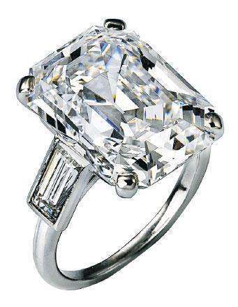 王妃訂婚戒指——訂婚戒指，Cartier Paris，1956年，鉑金、鑲嵌鑽石，摩納哥親王宮珍藏，來源：摩納哥王妃Grace Kelly（1929-1982年）（Vincent Wulveryck, Monaco Princely Palace Collection©Cartier）