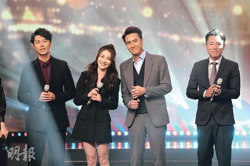 黃嘉樂（左起）、林夏薇、馬國明與張頴康擔任表演嘉賓與參賽者合唱《友情歲月》。（攝影：林祖傑）