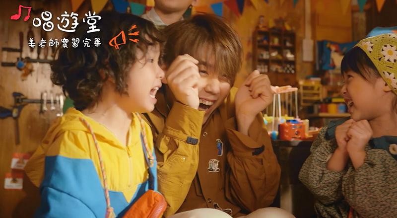 姜濤拍攝時與同場的小朋友玩到癲。（McDonaldsHK YouTube片段截圖）