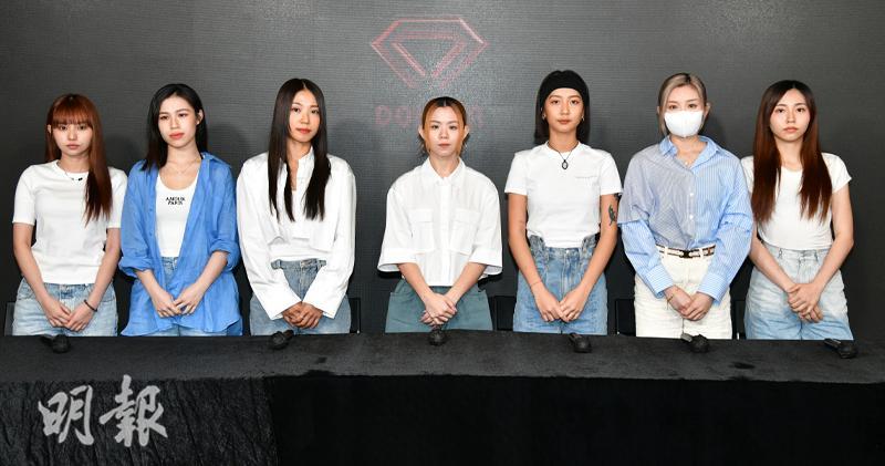 COLLAR成員Day（左起）、Winka、芯駖、Gao、Marf、Candy及Ivy今日出席記者會，表示尊重So Ching的退團決定。（劉永銳攝）