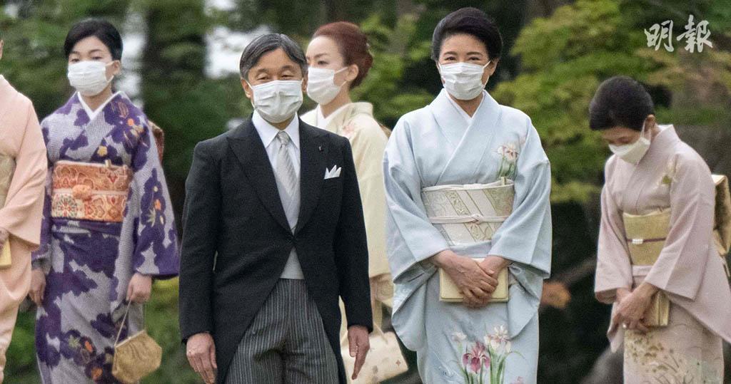 2023年5月11日，日本天皇德仁（前排左）和皇后雅子（前排右）在東京赤坂御苑舉行春季遊園會。（法新社）