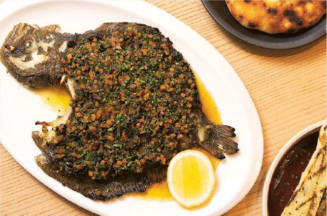 Whole Turbot--北非鄰近地中海，不乏海鮮菜式，這道焗多寶魚就以醃製檸檬帶出魚的鮮嫩美味。（$350）（餐廳提供）