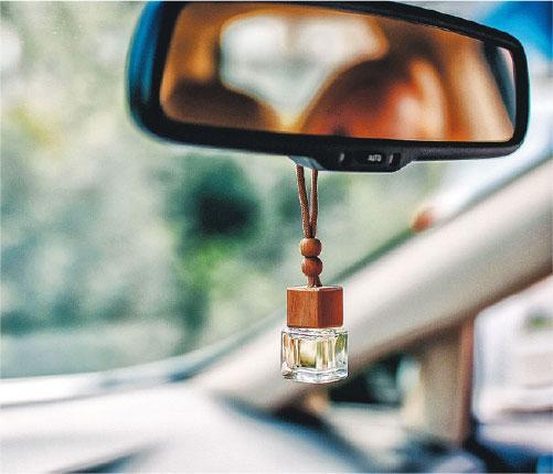薄荷精油——英國有研究指，車內放置薄荷精油，其香氣有助司機減少攻擊行為。（Anton Smirnov@iStockphoto）