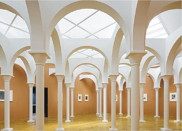 迷失空間——建築是M.C. Escher的特色，在Architecture小主題空間內，能看到Gijs Van Vaerenbergh的Possible Architecture裝置，一改大多順應空間方向的建築擺位，轉了45度角來締造迷失空間效果，應合內裏作品。（Johnny Umans攝）