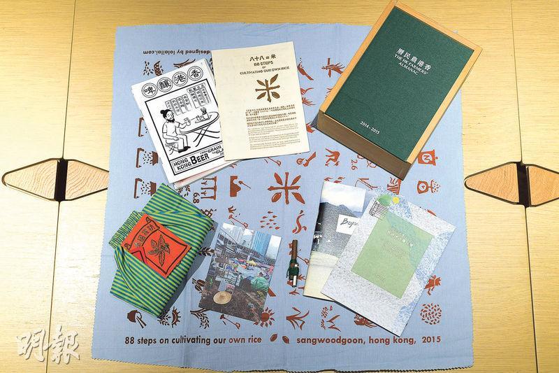記錄本地農業--《香港農民曆》是由一班藝術家、農夫等，以本地農業為題材而製作的小型刊物，並附有一個USB，方便將內容傳閱。（鍾林枝攝）