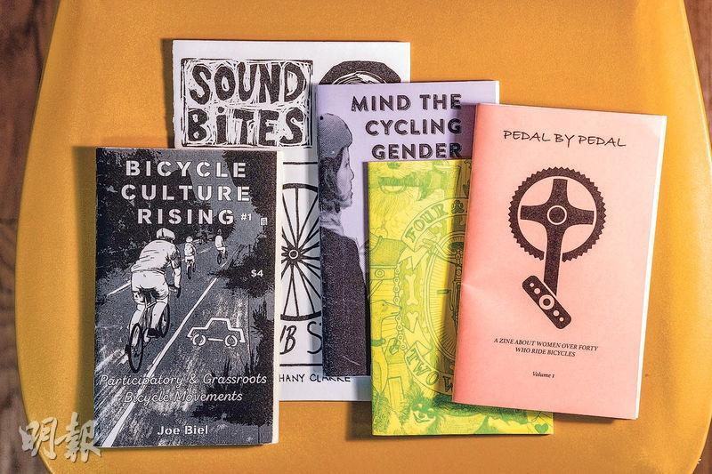 單車系列zine的題材豐富，如有以40歲以上女人踩單車為主題、單車與心靈治療等。（馮凱鍵攝）