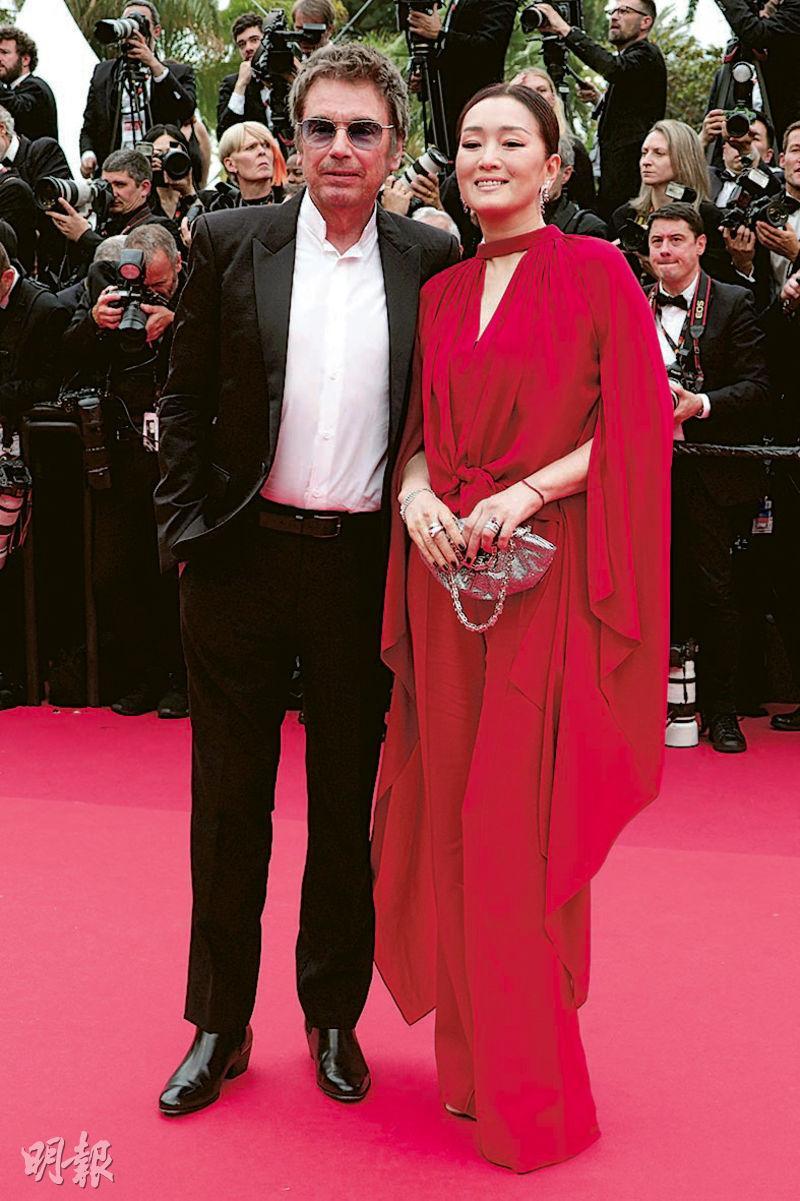 鞏俐（右）與老公Jean-Michel Jarre現身首映禮。（路透社）
