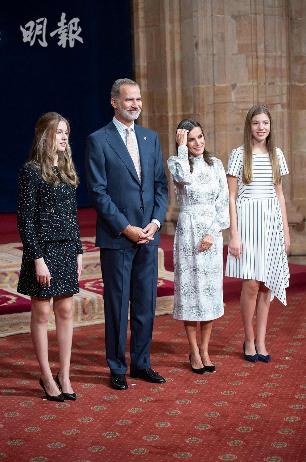 2022年10月28日，西班牙國王費利佩六世一家四口出席活動。（法新社）