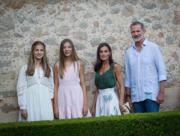 2022年8月1日，西班牙國王費利佩六世（Felipe VI）一家四口在暑假期間出席活動。（法新社）