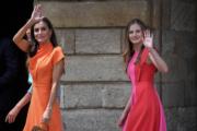 2022年7月25日，西班牙王后萊蒂西亞（Queen Letizia，左）和Princess Leonor（右）（法新社）