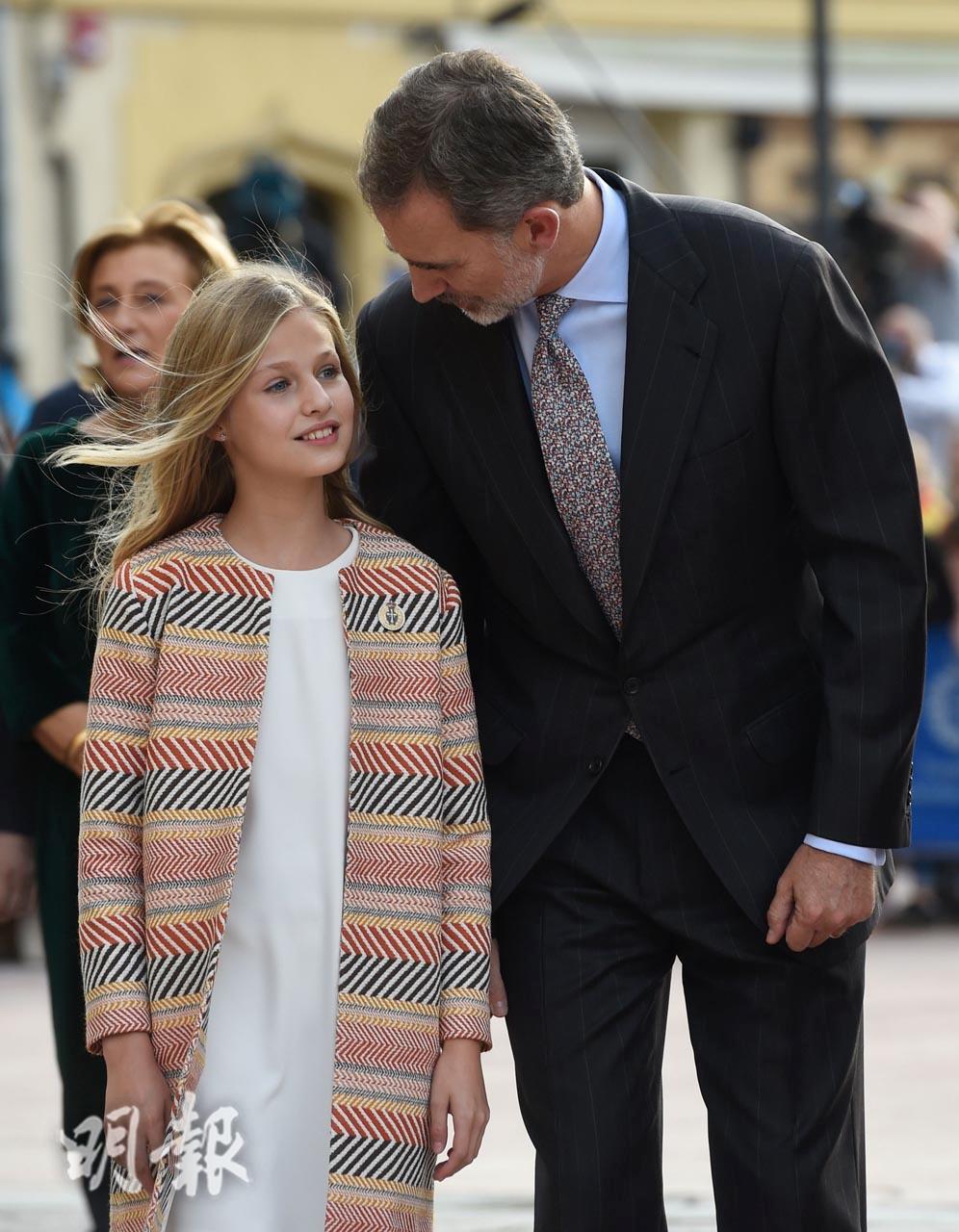西班牙國王費利佩六世（Felipe VI，右）與長女Princess Leonor（法新社）