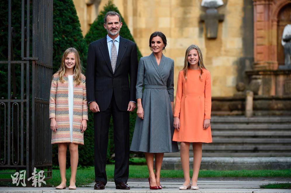 2019年10月，西班牙國王費利佩六世（Felipe VI，左二）一家四口（法新社）