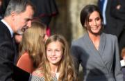 2019年10月，西班牙國王費利佩六世（Felipe VI，左起）、兩名女兒Princess Leonor、Princess Sofia，以及王后萊蒂西亞（Queen Letizia）（法新社）