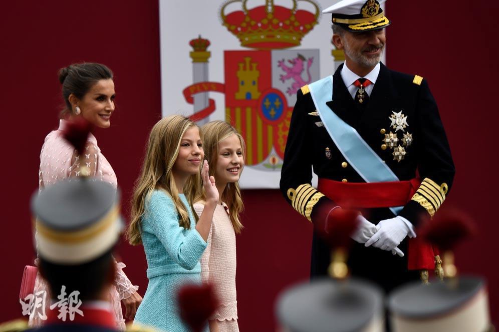 西班牙國王費利佩六世（Felipe VI，右起）一家四口，兩名女兒Princess Leonor、Princess Sofia、王后萊蒂西亞（Queen Letizia）（法新社）