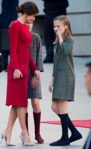 2018年12月6日，西班牙王后（左）與兩名女兒（法新社）