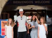 2018年8月4日，（左起）Princess Leonor、西班牙國王費利佩六世（Felipe VI）、王后萊蒂西亞（Queen Letizia）、Princess Sofia萊昂諾爾小公主準備觀看划艇比賽。（法新社）