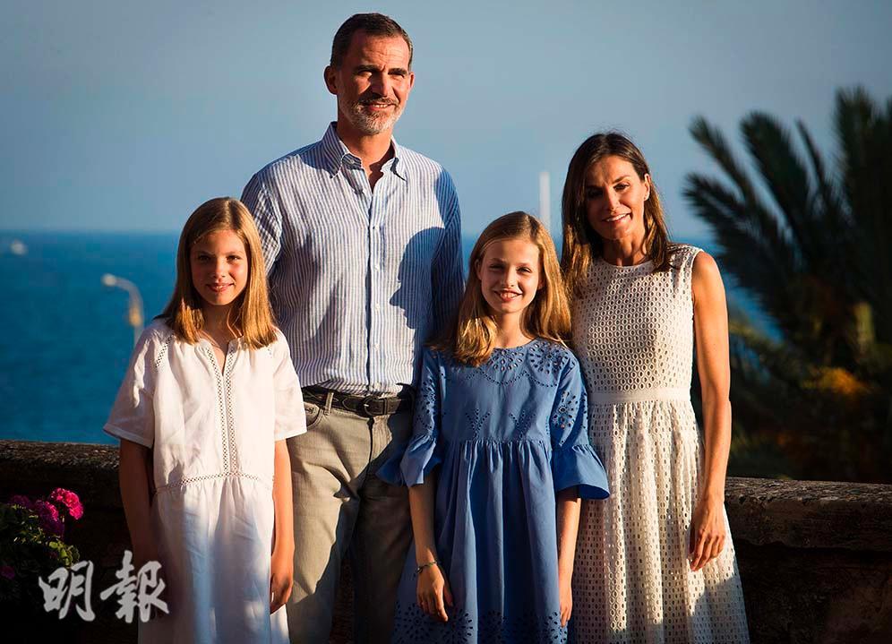 2018年7月29日，（左起）小公主蘇菲亞（Princess Sofia）、國王費利佩六世（Felipe VI）、長公主萊昂諾爾（Princess Leonor）、王后萊蒂西亞（Queen Letizia）（法新社）