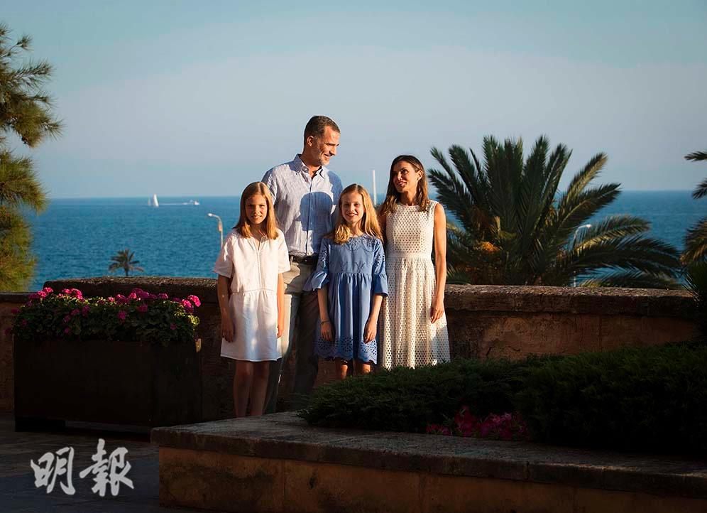 2018年7月29日，（左起）小公主蘇菲亞（Princess Sofia）、國王費利佩六世（Felipe VI）、長公主萊昂諾爾（Princess Leonor）、王后萊蒂西亞（Queen Letizia）（法新社）