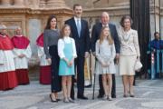 2018年4月1日，（左起）王后萊蒂西亞（Queen Letizia）、小公主蘇菲亞（Princess Sofia）、國王費利佩六世（Felipe VI）、長公主萊昂諾爾（Princess Leonor）、太上王王卡洛斯（King Juan Carlos）、太后Queen Sofia（Casa de S.M. el Rey網站圖片）