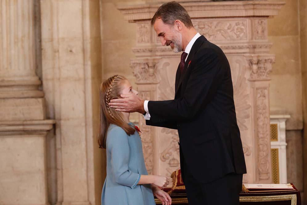 2018年1月30日，國王費利佩六世（Felipe VI）與長女萊昂諾爾公主（Princess Leonor）親切互動（Casa de S.M. el Rey網站圖片）