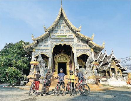 逾百年歷史——記者參加單車團遊清邁，暢遊多個古蹟，圖為擁有150年歷史的Wat Koh Klang寺廟。（蔡朗清攝）