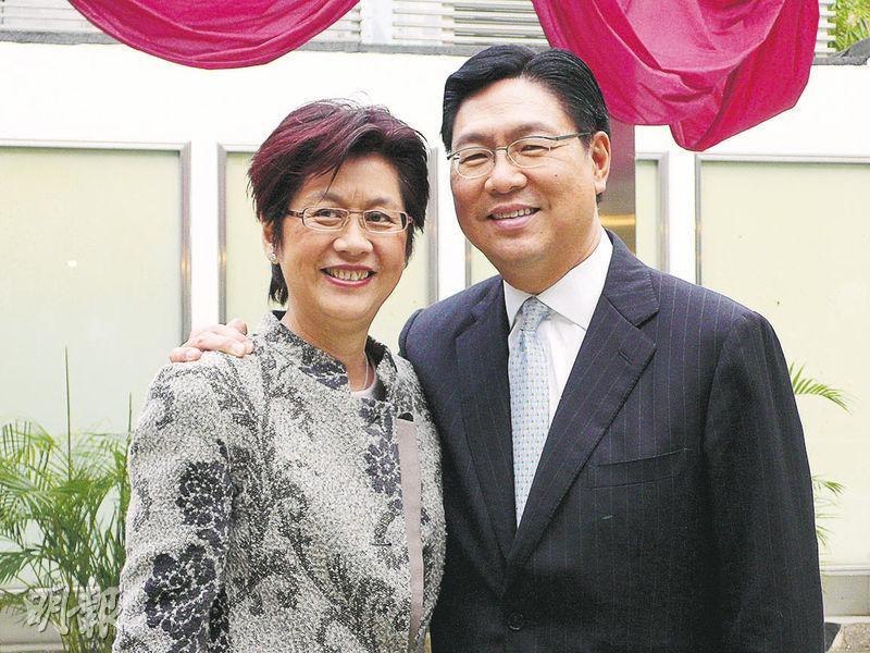 馬時亨（右）與太太王培琪結婚45年，恩愛如昔。（資料圖片）