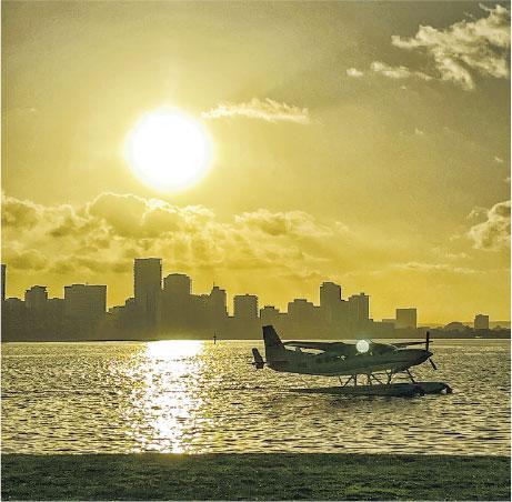 晨光美景——由珀斯出發乘小型飛機到羅特尼斯島，可以順道欣賞天鵝河晨光美景。（卓文慧攝）