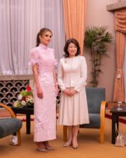 2023年4月，約旦王后Rania（左）出訪日本。（Queen Rania facebook圖片）