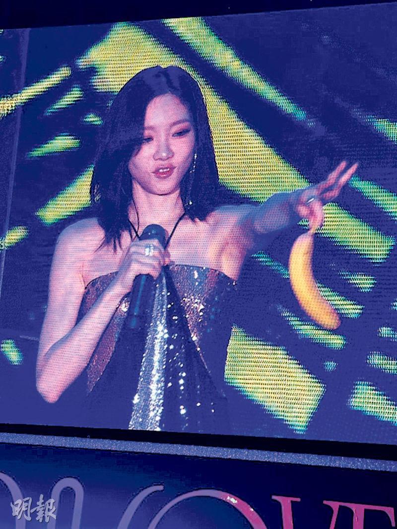太妍前晚在港舉行演唱會，展現天后級唱功，演出中途又拿出她很喜歡吃的香蕉。