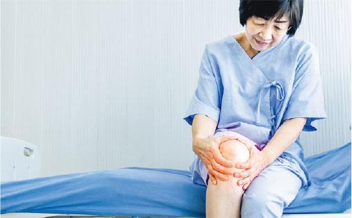 膝關節炎——膝關節炎在長者中相當普遍，盡早尋求治療，免膝關節功能喪失。（設計圖片，模特兒非文中提及人物，9632290_400@iStockphoto）