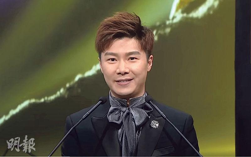 周奕瑋在《萬千星輝頒獎典禮2022》獨挑大樑擔任司儀，表現備受讚賞。