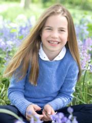 英國劍橋公爵伉儷Twitter發放夏洛特小公主新照片，賀小公主7歲生日。（英國劍橋公爵伉儷Twitter圖片）