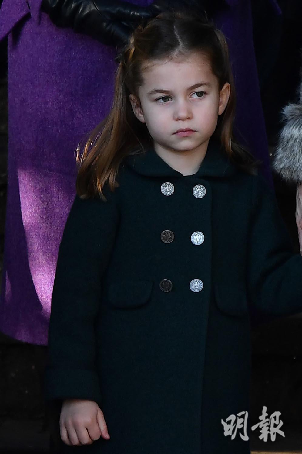 2019年12月25日，英國夏洛特小公主首次出席王室聖誕崇拜。（法新社）