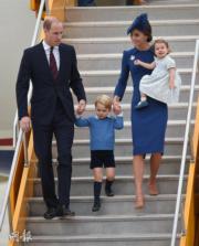 2016年，英國劍橋公爵伉儷威廉王子及凱特一家四口出訪加拿大。（法新社）