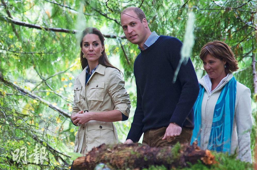 2016年9月26日，威廉與凱特走進大熊雨林（Great Bear Rainforest）觀賞自然生態。（法新社）
