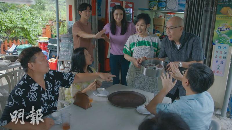 江欣燕在無綫新劇《靈戲逼人》中飾演李成昌的填房、阮浩棕的繼母。她坦言愛演媽媽角色，反而是從前的唱片公司同事接受不到。（資料圖片）