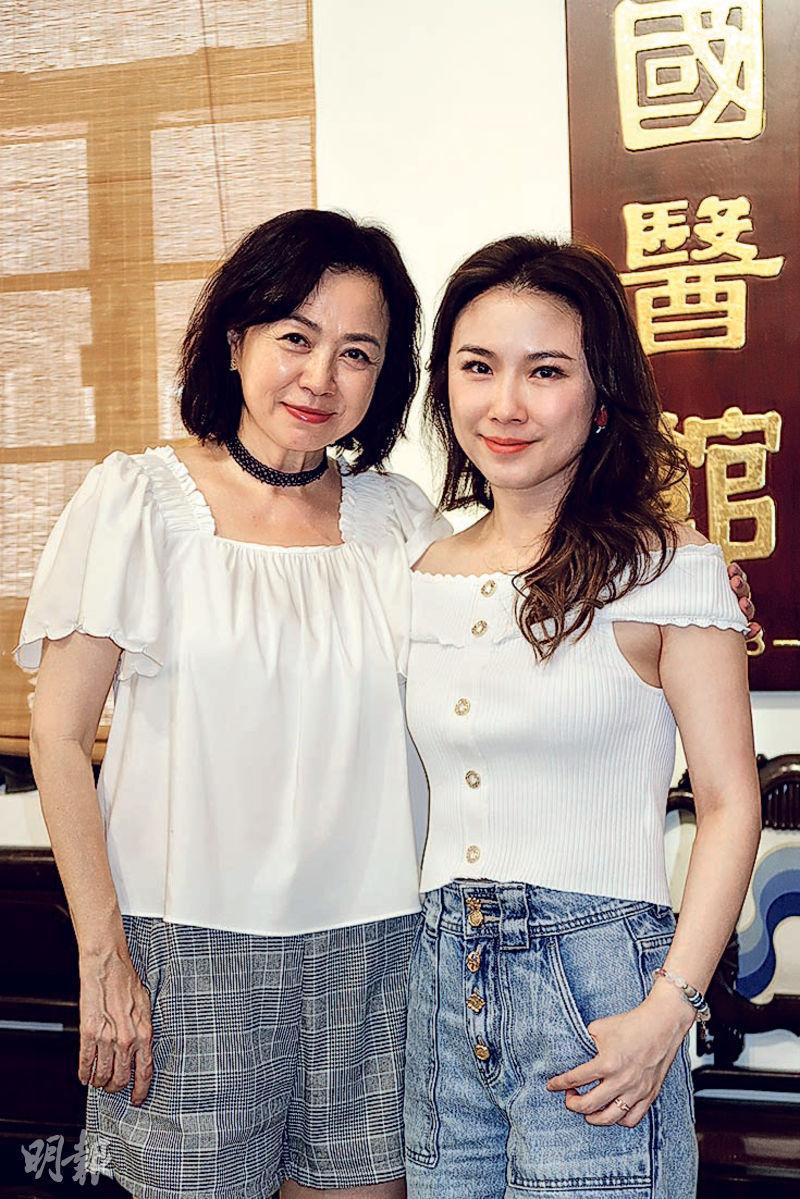 唐麗球（左）與劉倩婷昨日出席兒童復康中心揭幕儀式。（攝影／記者：林蘊兒）
