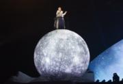 柳應廷變身「小王子」，站在「月球」上獻唱，配合出演唱會「ACROSS THE UNIVERSE」的主題。（資料圖片）