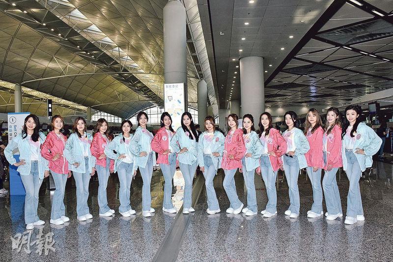 16名佳麗出發往越南拍攝外景，離境前在機場大合照。（攝影：鍾偉茵）